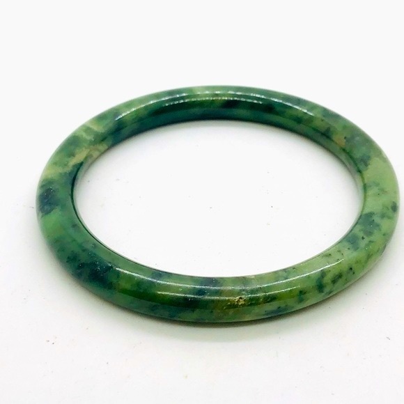 Vintage Green Stone Bangle Bracelet - Picture 3 of 17